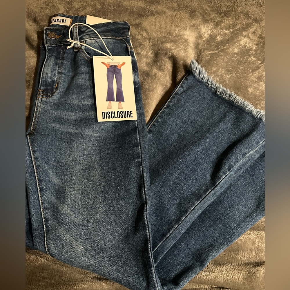 Disclosure crop flare / 3/26
